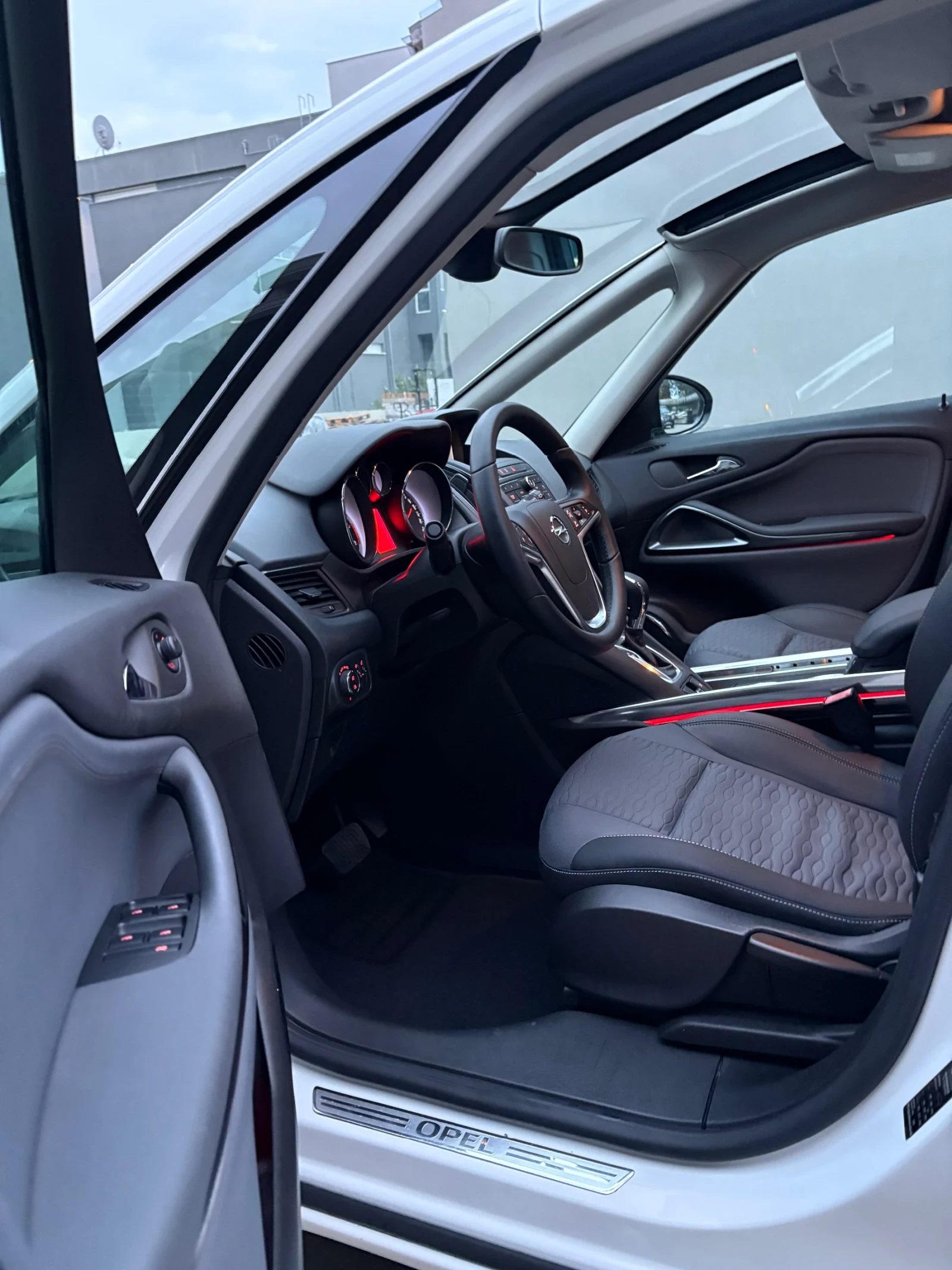 Opel Zafira 2.0CDTI 165hp Cosmo Panorama Automat 7  Bike  | Mobile.bg   13