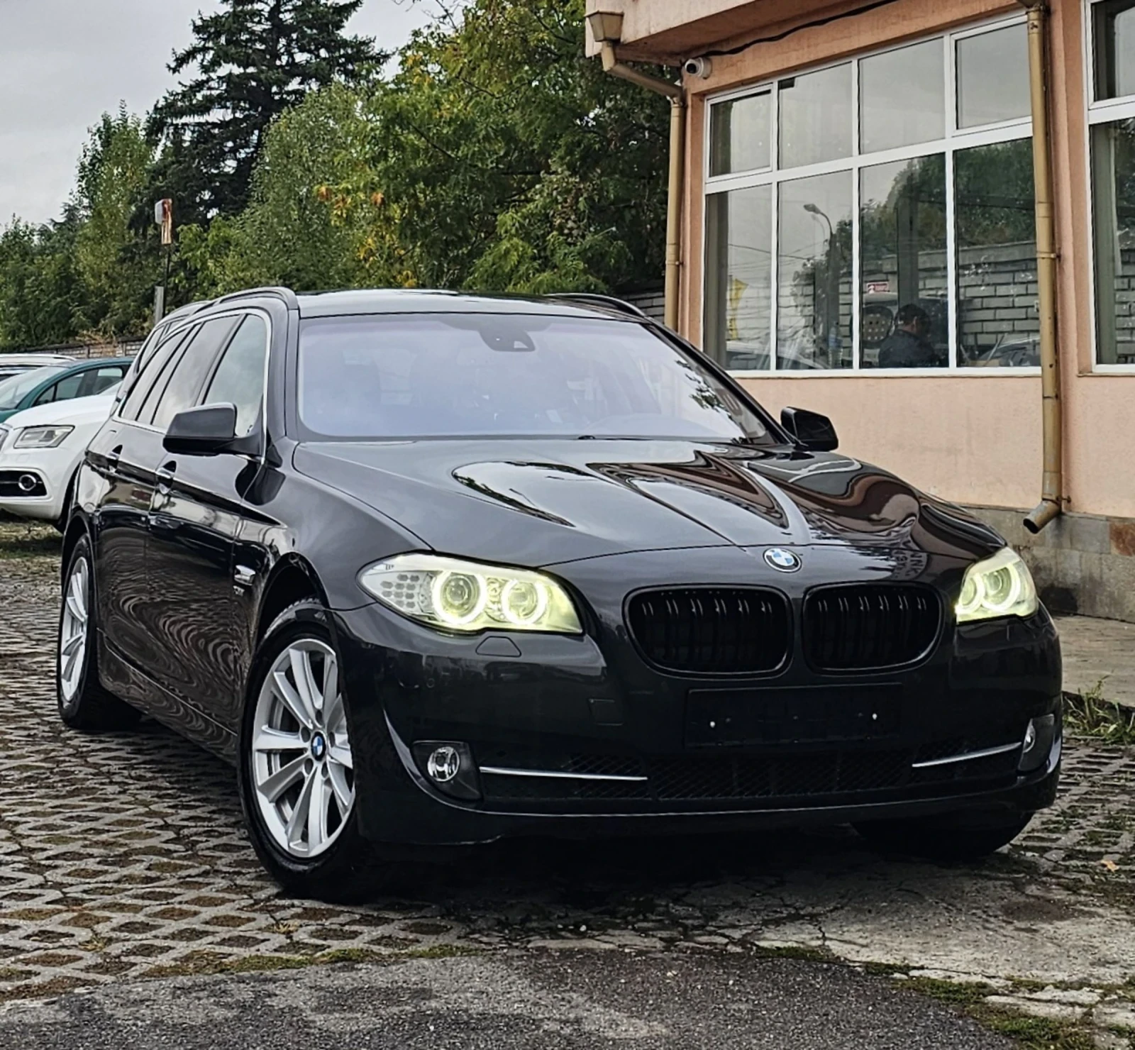 BMW 530 d xDrive Touring 258к.с. Keyless Обслужен - изображение 3