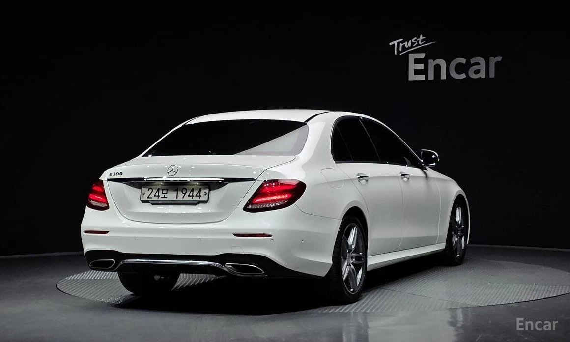 Mercedes-Benz E 300  - изображение 2