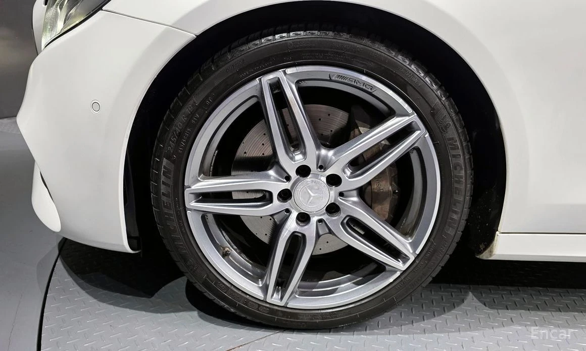 Mercedes-Benz E 300  - изображение 5