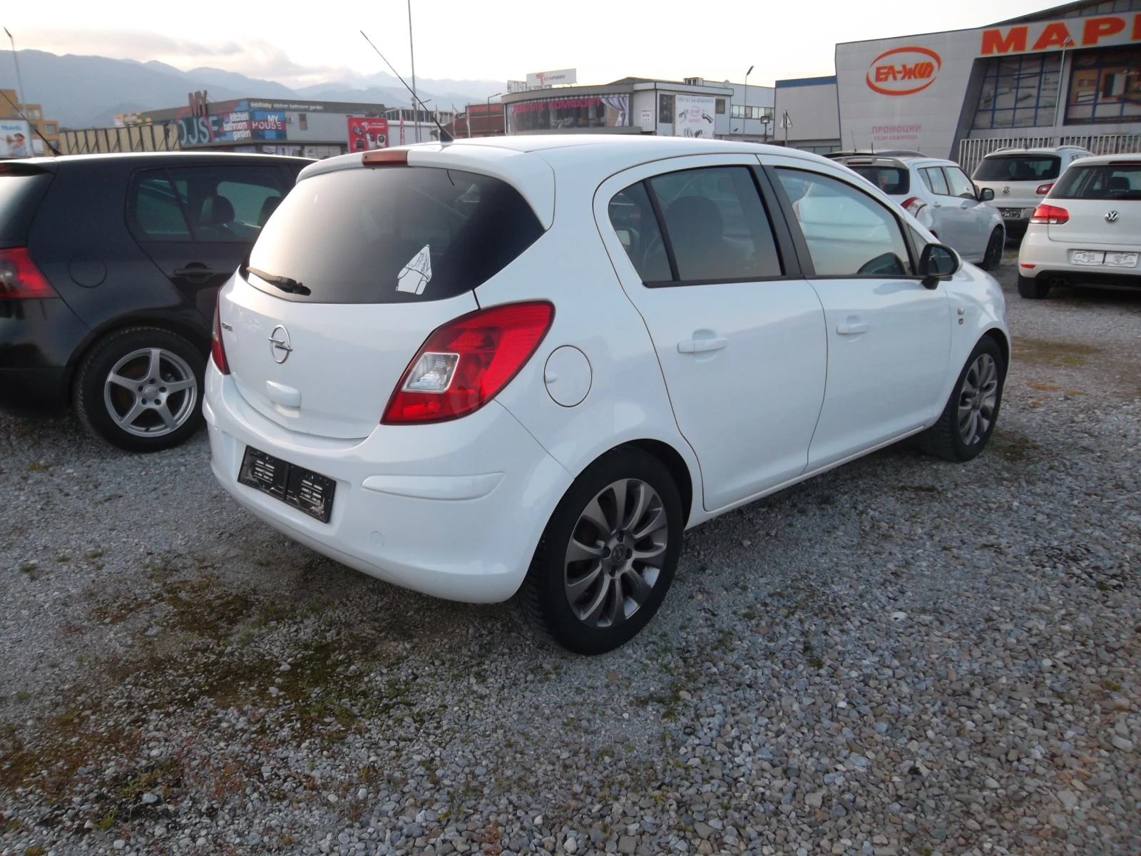 Opel Corsa 1.2 16 V фабрична газ, снимка 3 - Автомобили и джипове - 53838314