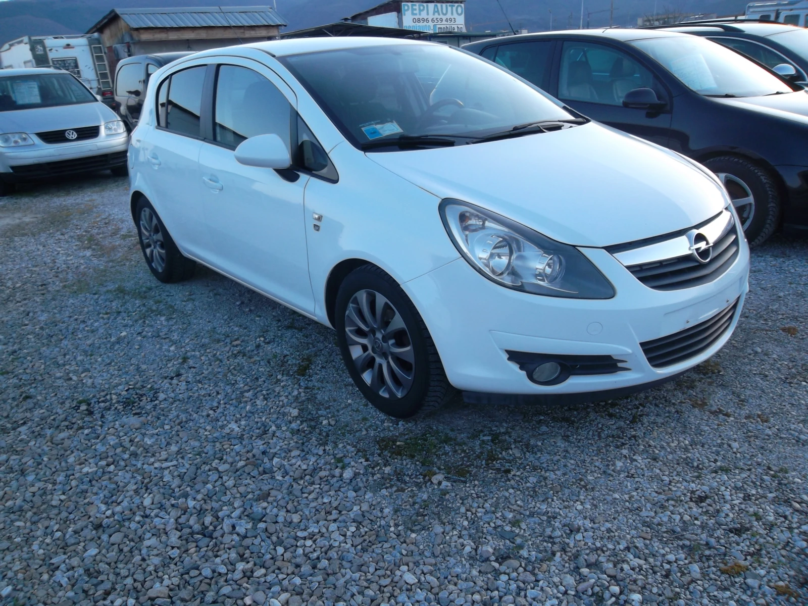 Opel Corsa 1.2 16 V фабрична газ, снимка 2 - Автомобили и джипове - 53838314