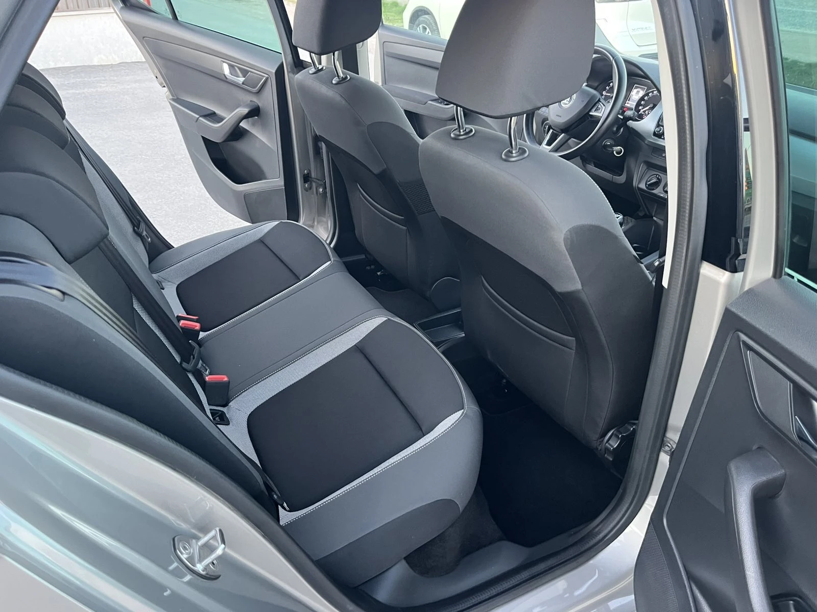 Skoda Fabia 1.4TDI EURO 6B  КЛИМАТИК АВТОПИЛОТ  ВНОС ИТАЛИЯ, снимка 10 - Автомобили и джипове - 54163122