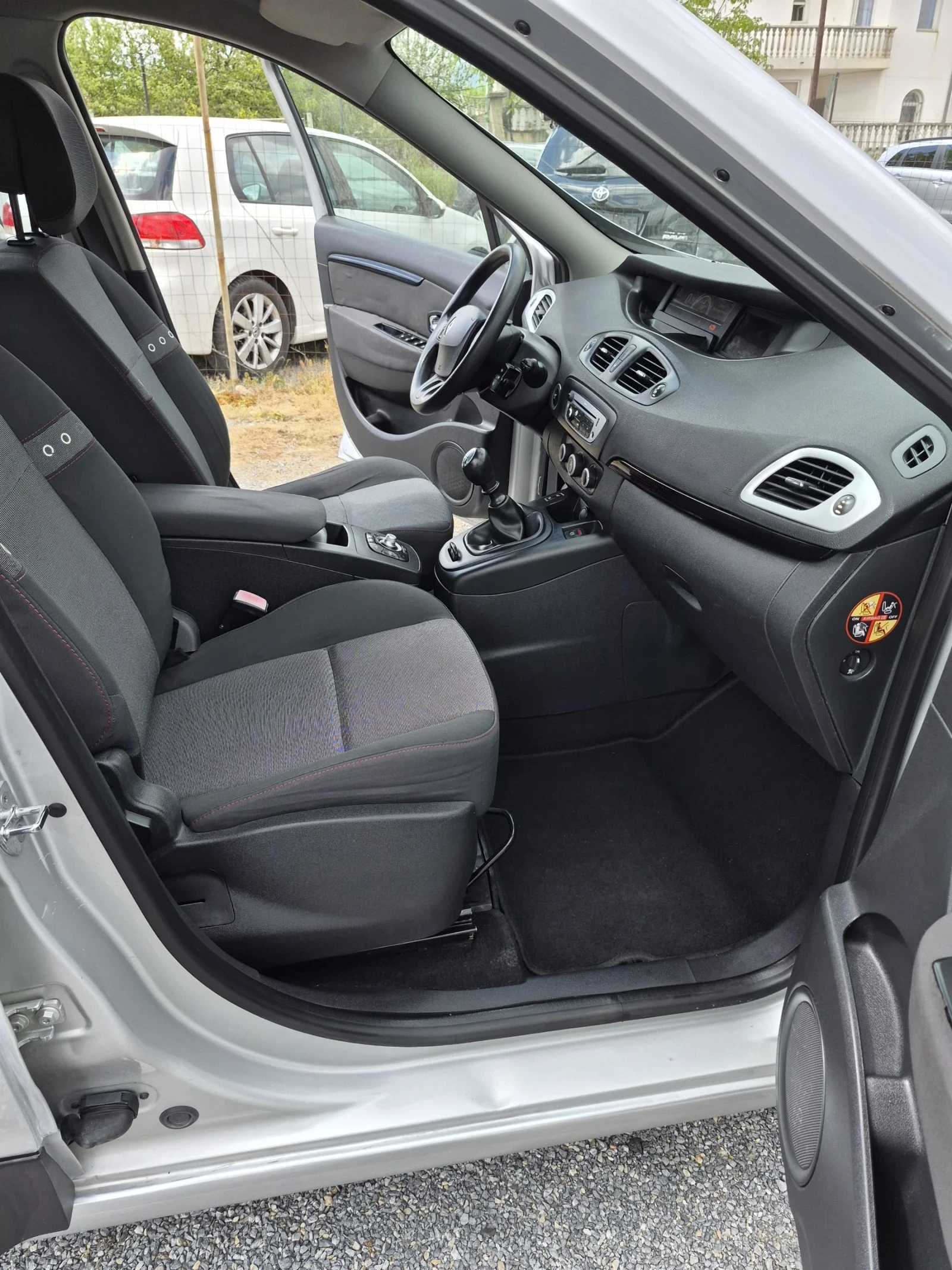 Renault Scenic 1.6i ГАЗ Xmod Evro 5, снимка 12 - Автомобили и джипове - 54782536
