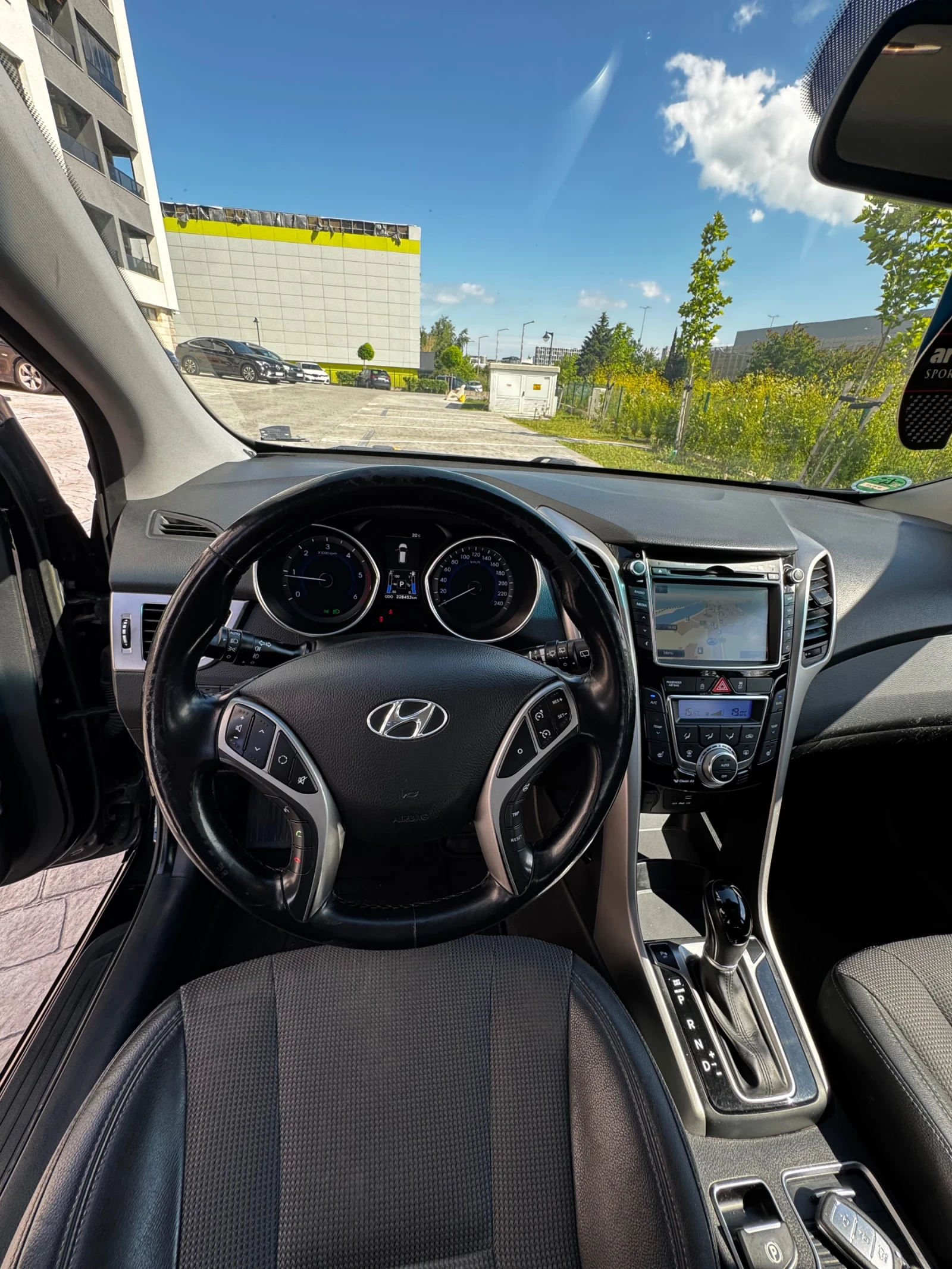 Hyundai I30 Кожа Автомат Нави Камера Фейс, снимка 9 - Автомобили и джипове - 54942856