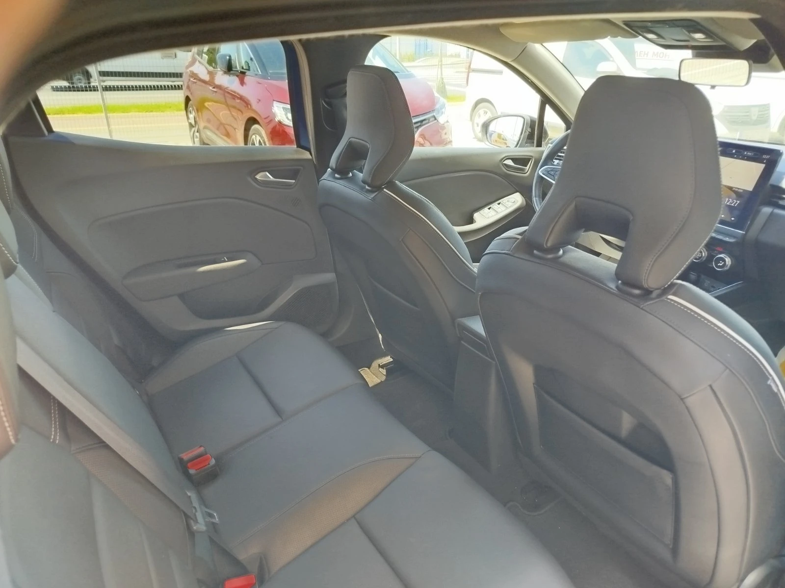 Renault Clio Intens 1.0 Tce/100 к.с., снимка 16 - Автомобили и джипове - 55459440