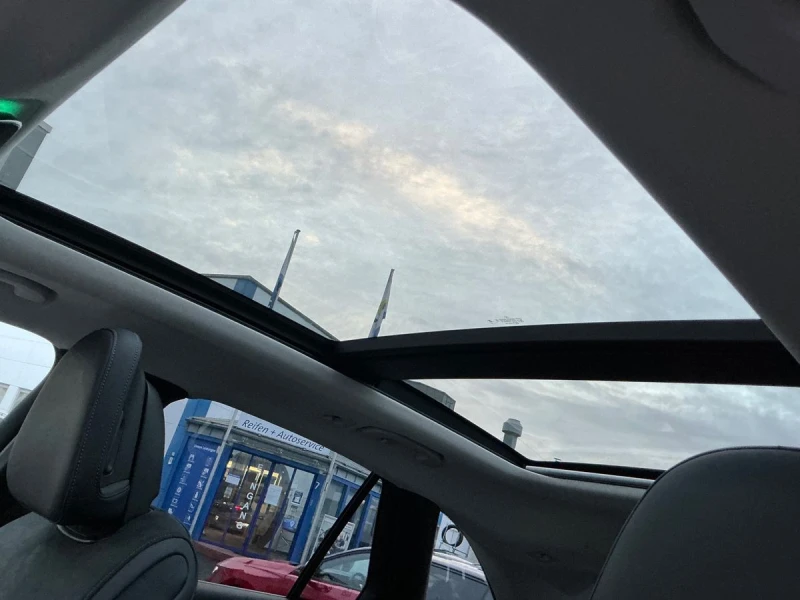 Mercedes-Benz GLC 300 AMG Line/360/Дистроник/Ел.седалки/Digital LED/Пано, снимка 10 - Автомобили и джипове - 52903910