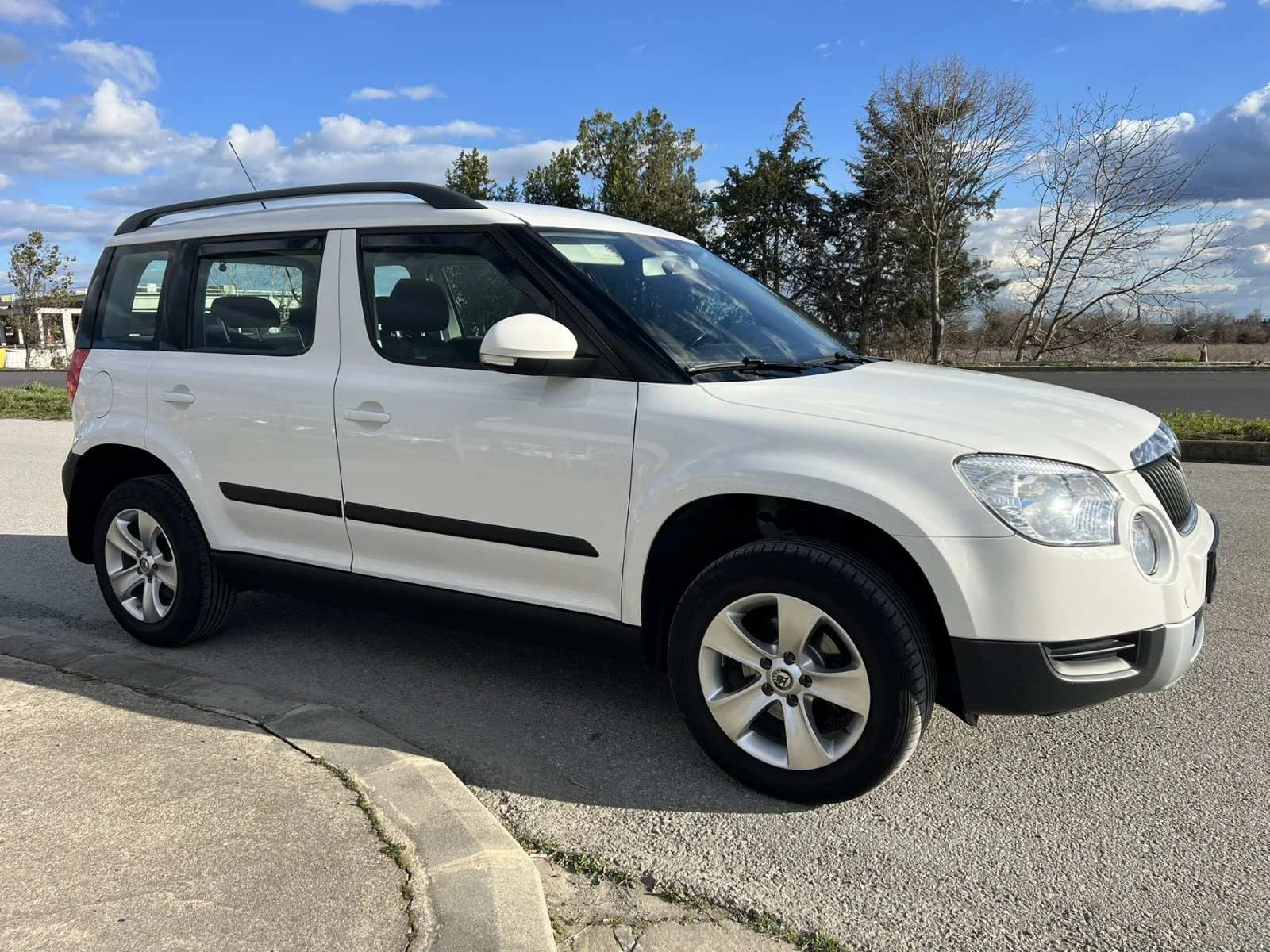 Skoda Yeti 2.0TDI 4X4, снимка 2 - Автомобили и джипове - 53721258