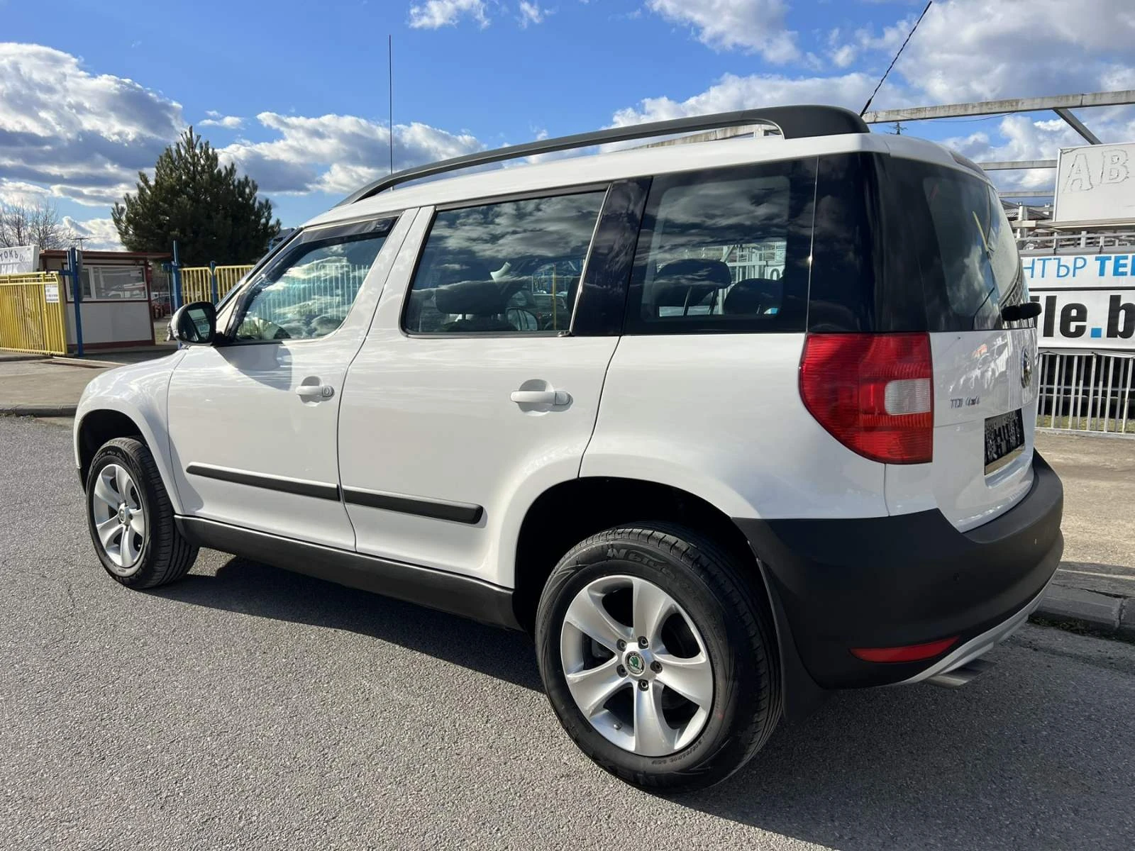 Skoda Yeti 2.0TDI 4X4, снимка 10 - Автомобили и джипове - 53721258
