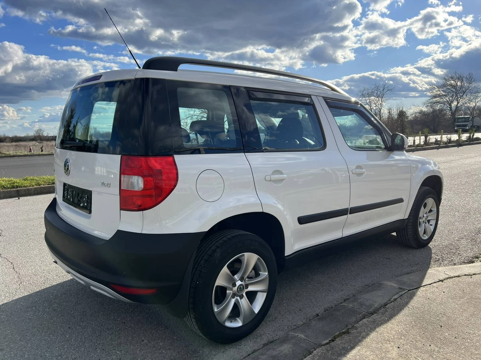 Skoda Yeti 2.0TDI 4X4, снимка 5 - Автомобили и джипове - 53721258