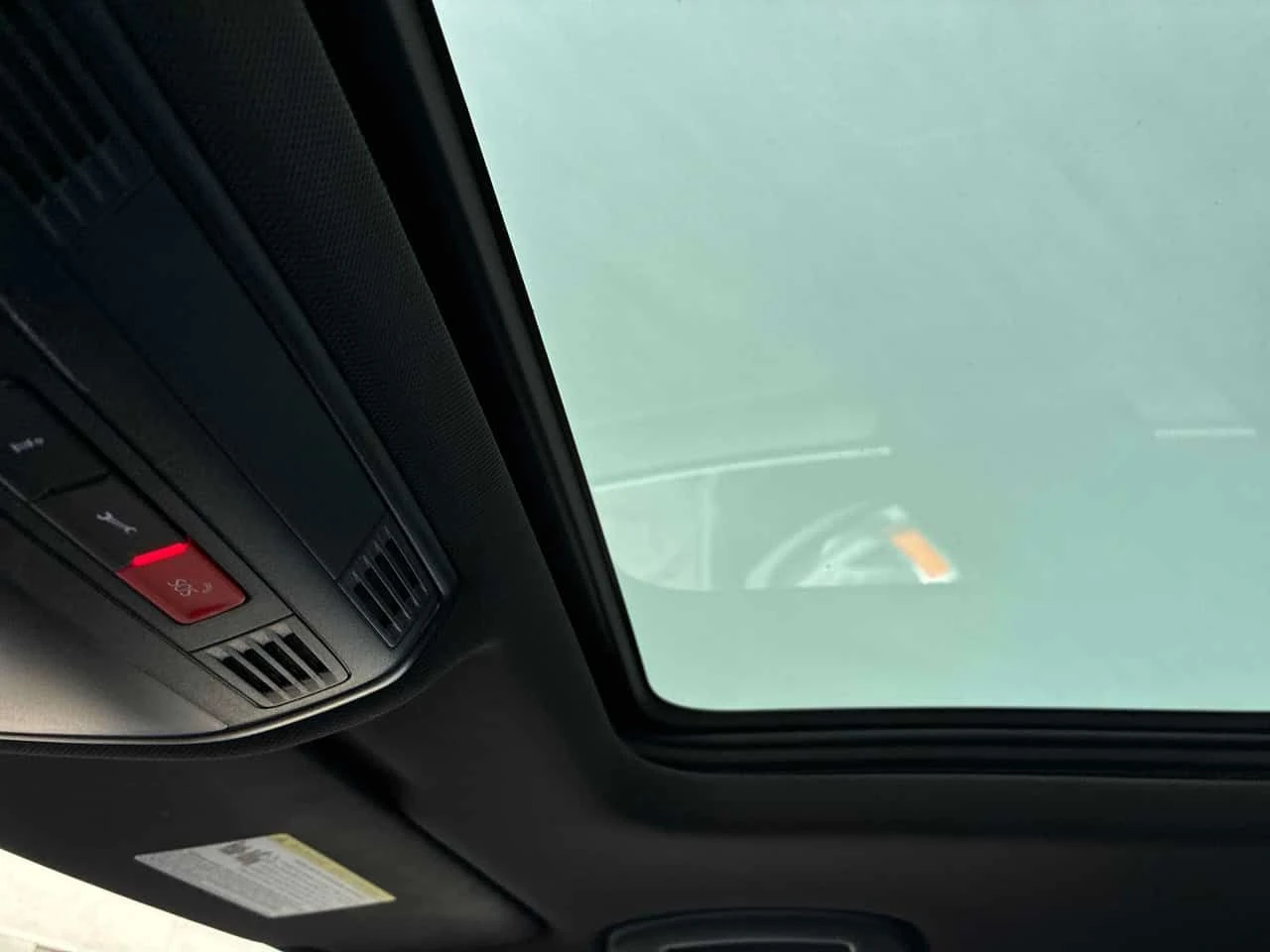 VW Tiguan * Highline R Line * CARFAX* ОБДУХВАНЕ* ПАНО* КЛИП, снимка 15 - Автомобили и джипове - 54089299