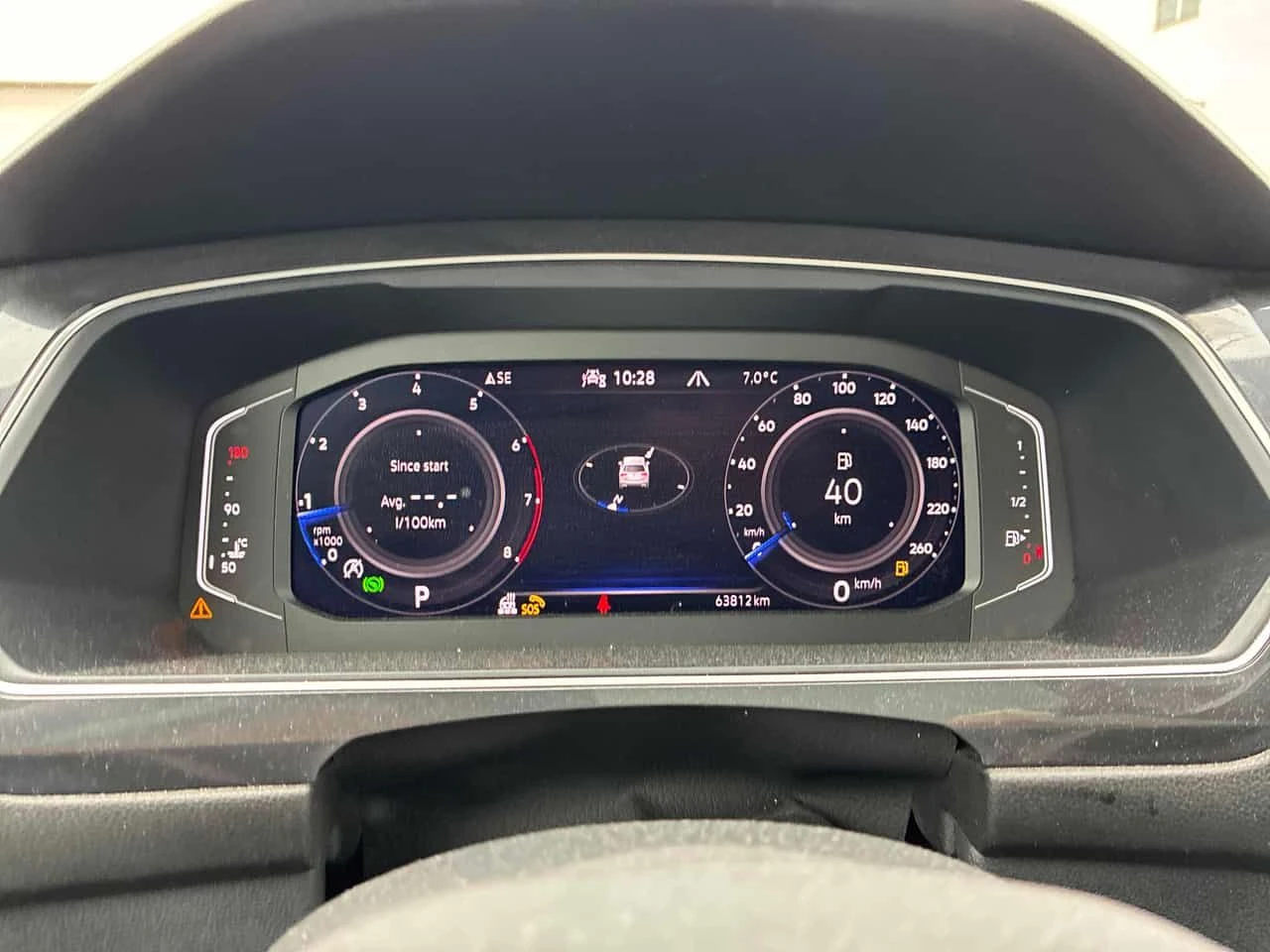 VW Tiguan * Highline R Line * CARFAX* ОБДУХВАНЕ* ПАНО* КЛИП, снимка 8 - Автомобили и джипове - 54089299