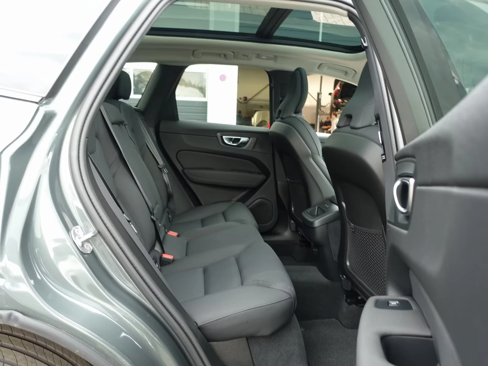 Volvo XC60 NEW 2026 B5 AWD Plus Dark, снимка 15 - Автомобили и джипове - 54474706