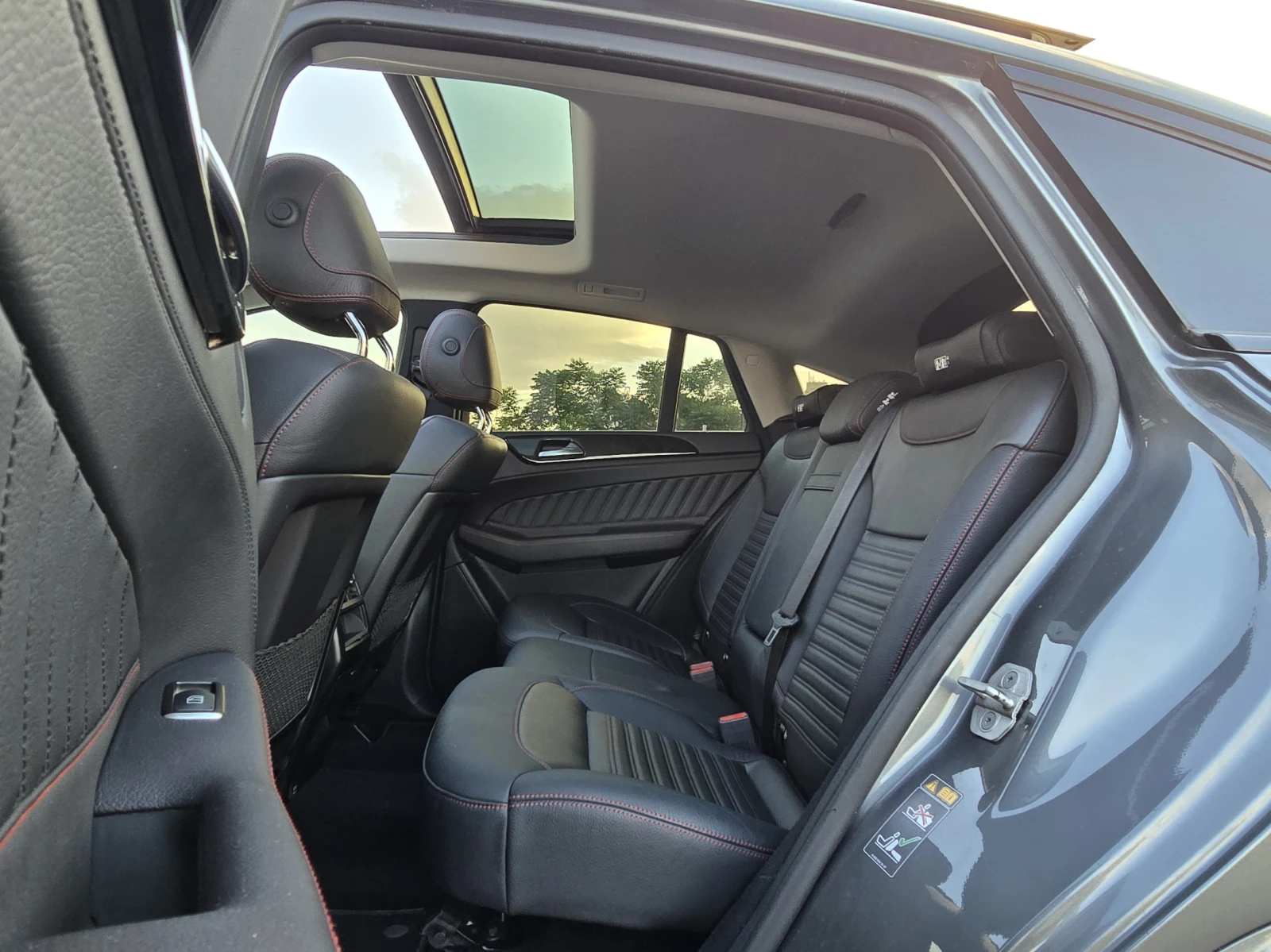 Mercedes-Benz GLE 350 * AMG 6.3 * PANO* Harman Kardon* 360* , снимка 10 - Автомобили и джипове - 54759770