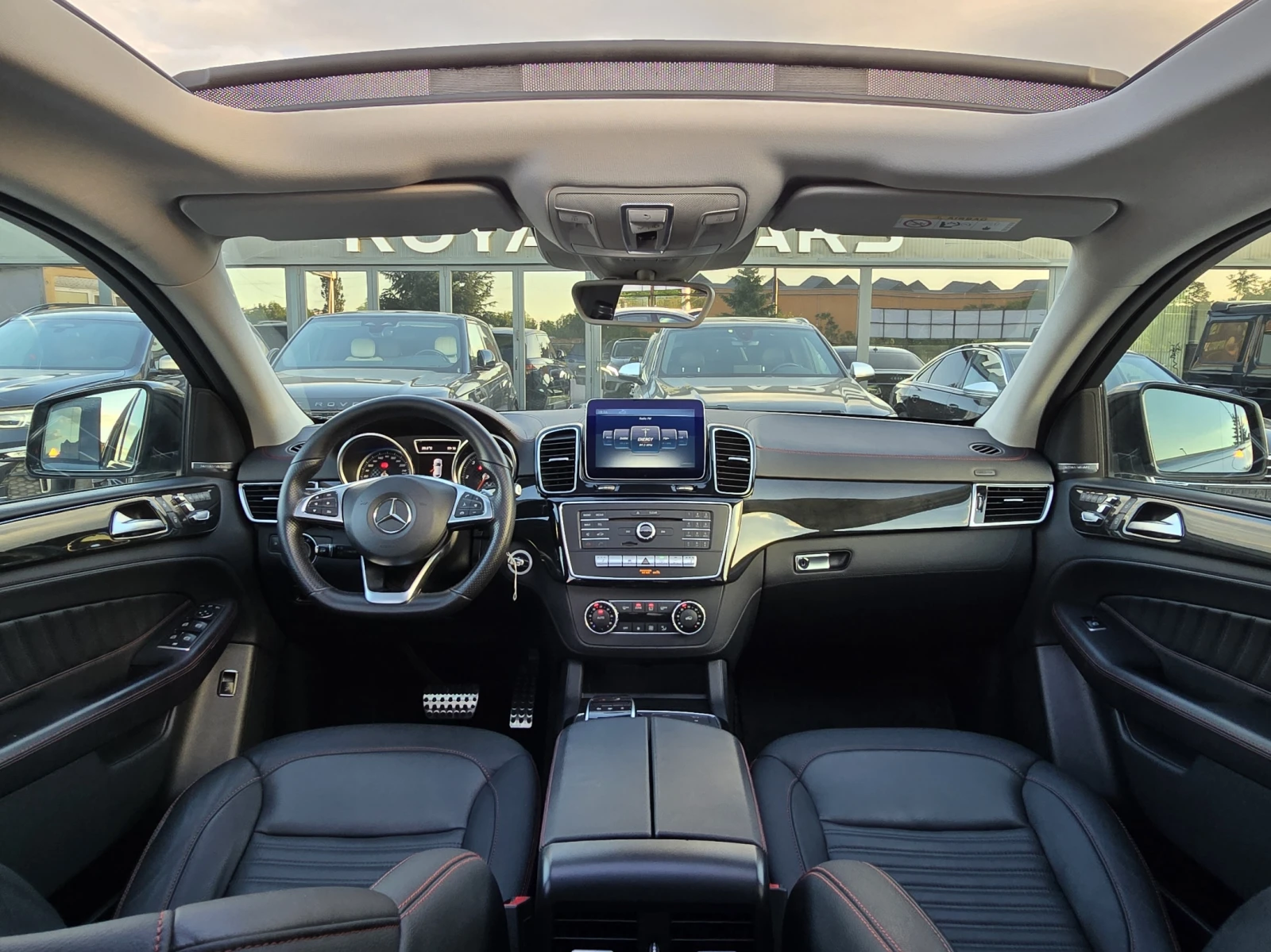Mercedes-Benz GLE 350 * AMG 6.3 * PANO* Harman Kardon* 360* , снимка 13 - Автомобили и джипове - 54759770