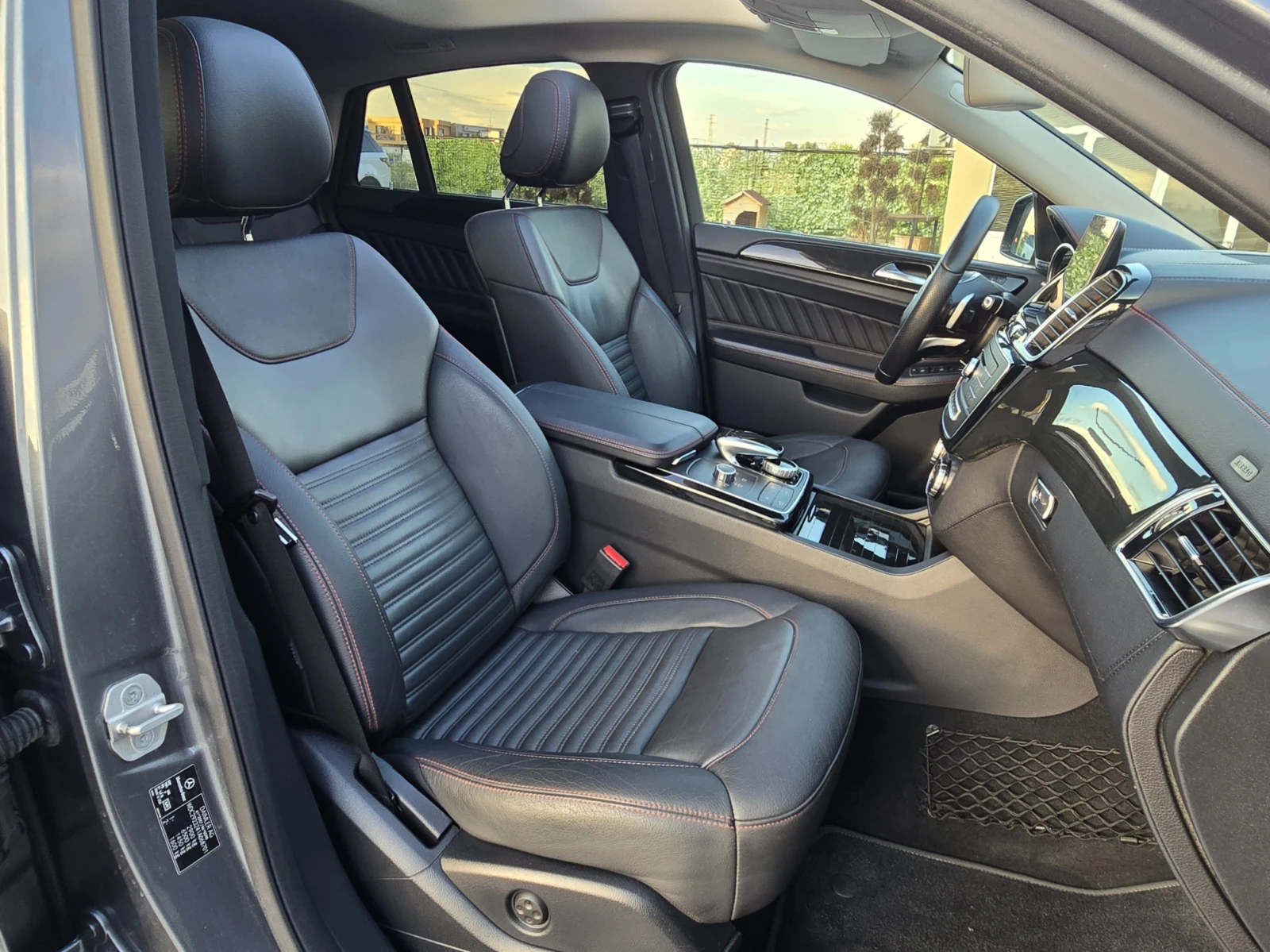 Mercedes-Benz GLE 350 * AMG 6.3 * PANO* Harman Kardon* 360* , снимка 11 - Автомобили и джипове - 54759770