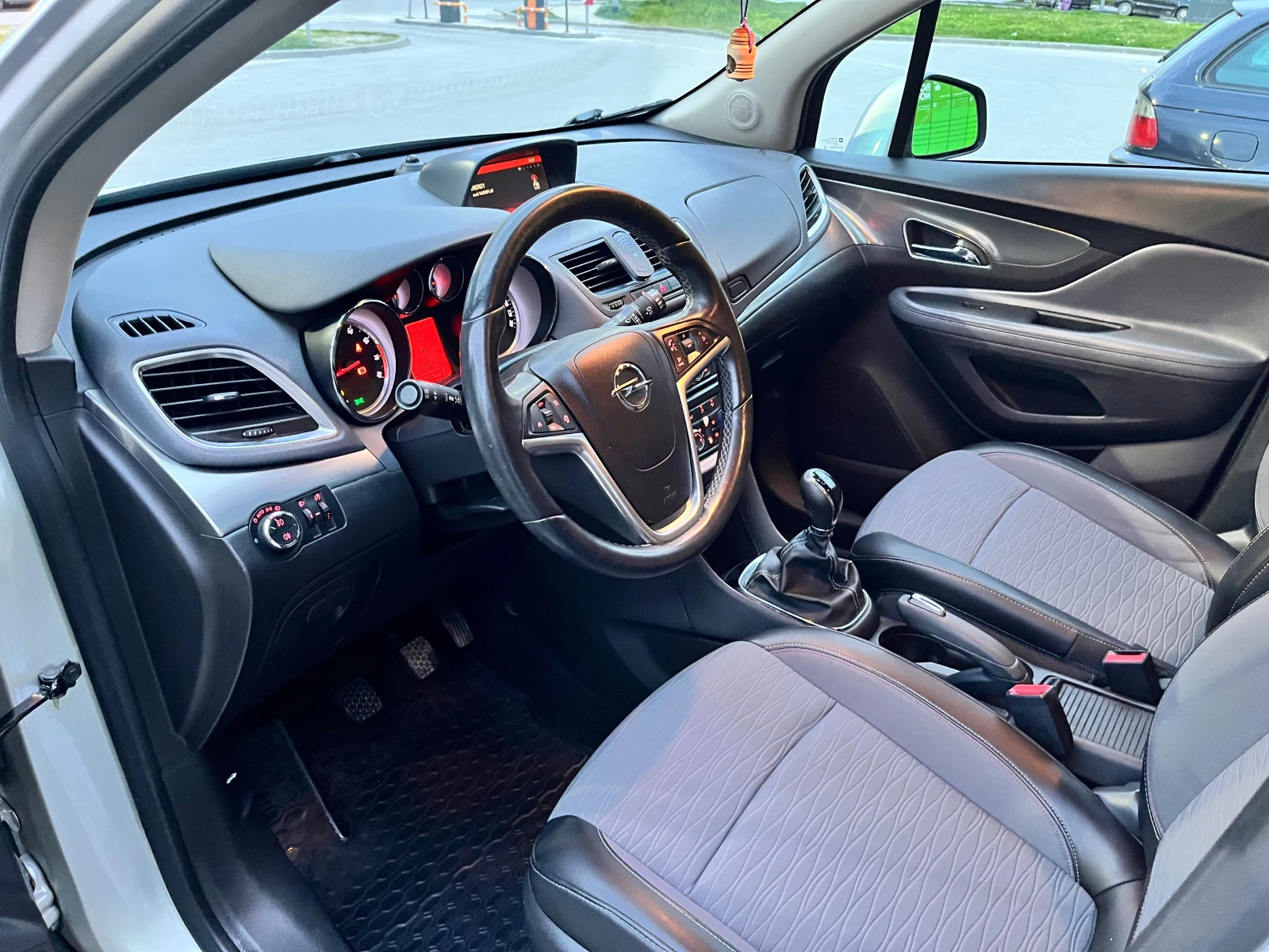 Opel Mokka 1.4 Tutbo Бензи-Газ!!, снимка 13 - Автомобили и джипове - 54897099