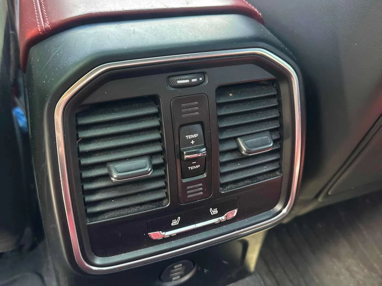 Porsche Macan | CARFAX | БЕЗ ПЪРВОНАЧАЛНА ВНОСКА, снимка 12 - Автомобили и джипове - 55106109