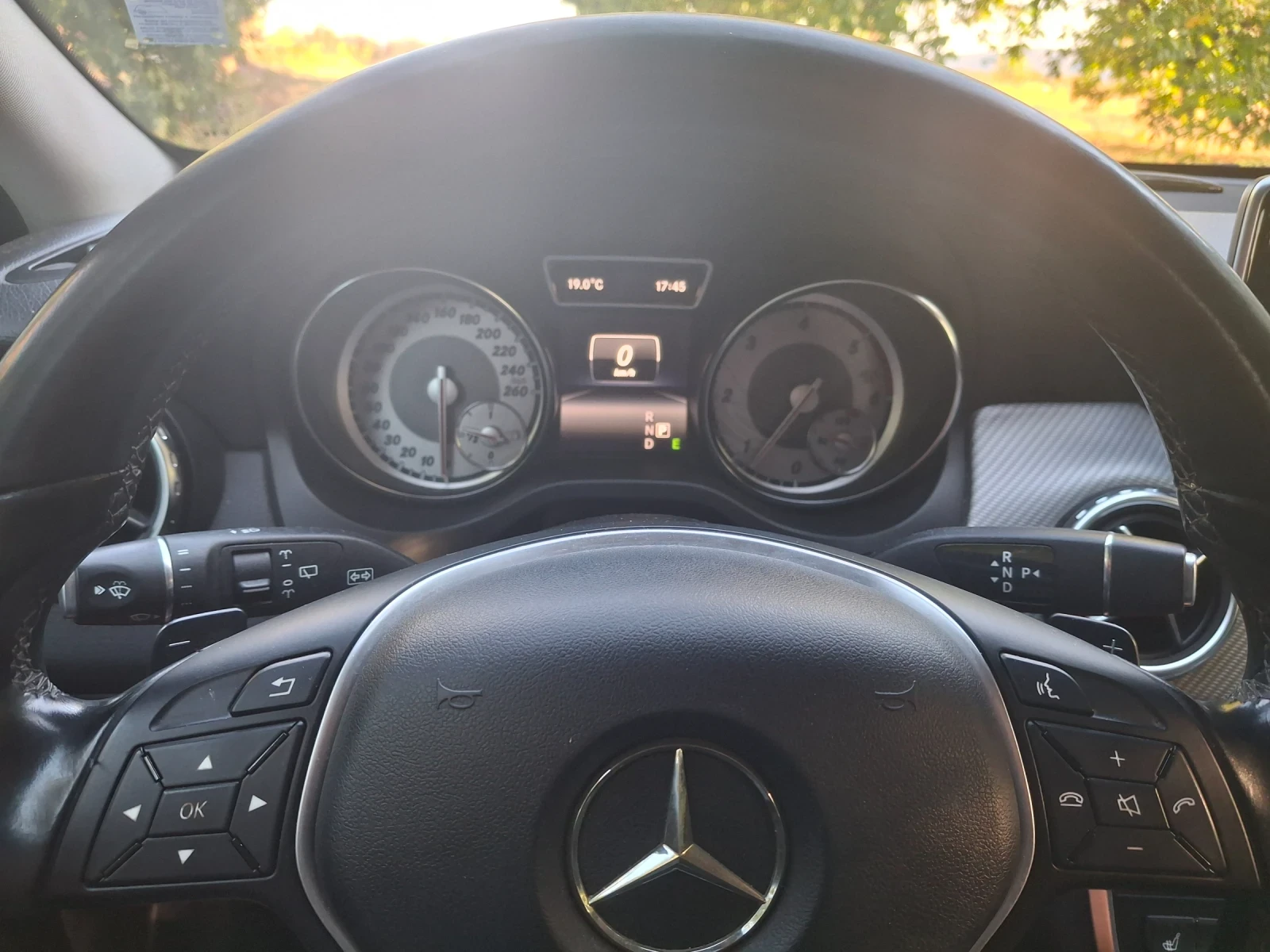 Mercedes-Benz GLA 200, снимка 11 - Автомобили и джипове - 56314067