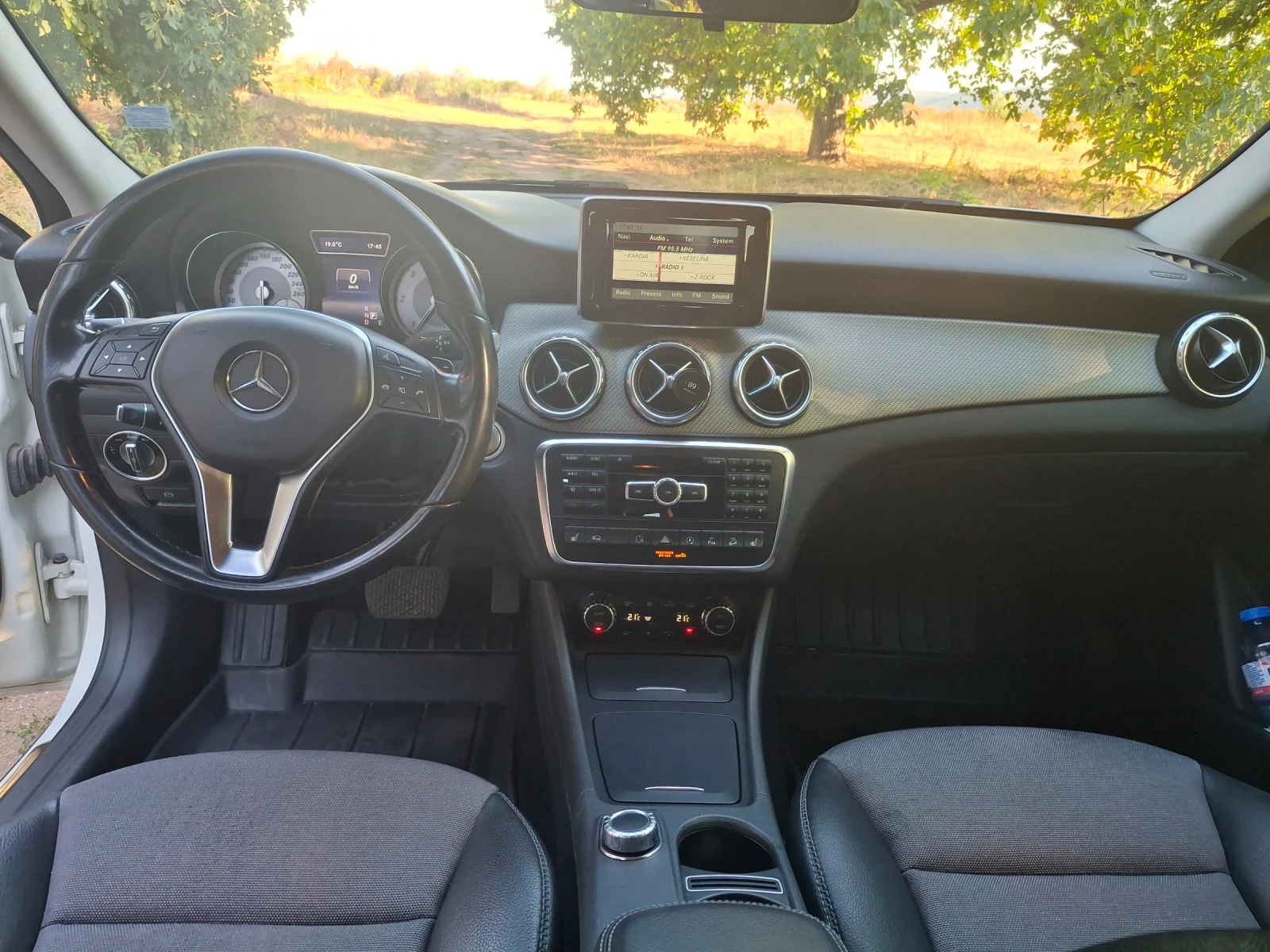 Mercedes-Benz GLA 200, снимка 9 - Автомобили и джипове - 56314067