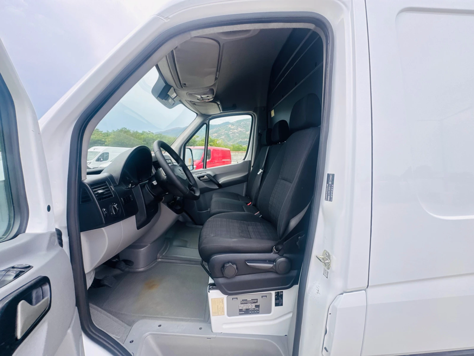 Mercedes-Benz Sprinter 316 Хладилен!Немски!КАТО НОВ!ТОП!ТОП!ТОП!НАВИ!КЛИМАТР!, снимка 6 - Бусове и автобуси - 55968253