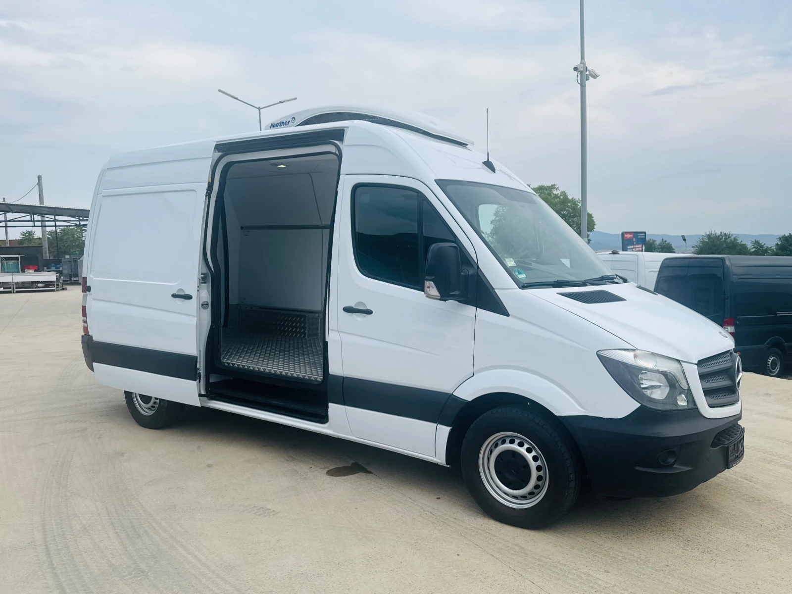 Mercedes-Benz Sprinter 316 Хладилен!Немски!КАТО НОВ!ТОП!ТОП!ТОП!НАВИ!КЛИМАТР!, снимка 2 - Бусове и автобуси - 55968253