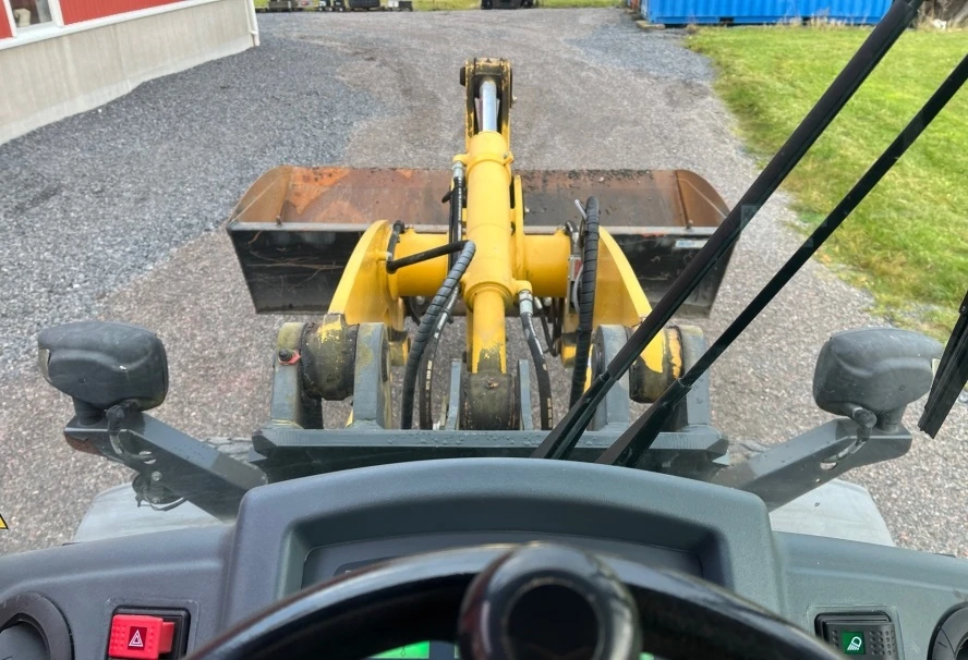 Челен товарач Komatsu WA80M-7, снимка 12 - Индустриална техника - 55933037