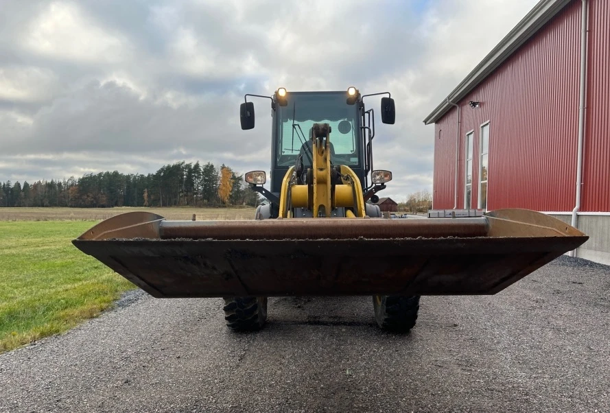 Челен товарач Komatsu WA80M-7, снимка 14 - Индустриална техника - 55933037