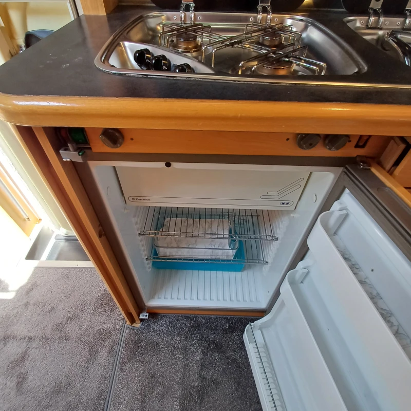 Кемпер LMC Автоматик , снимка 11 - Каравани и кемпери - 51190160