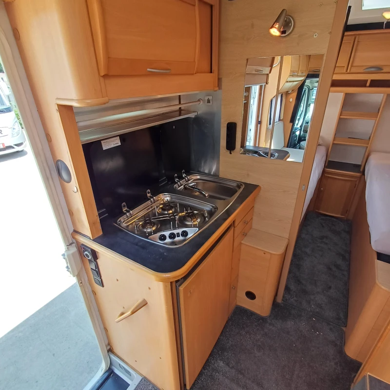 Кемпер LMC Автоматик , снимка 12 - Каравани и кемпери - 51190160