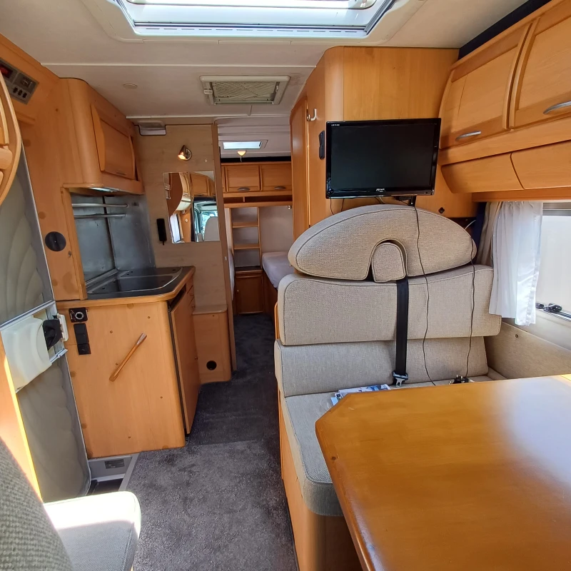 Кемпер LMC Автоматик , снимка 16 - Каравани и кемпери - 51190160