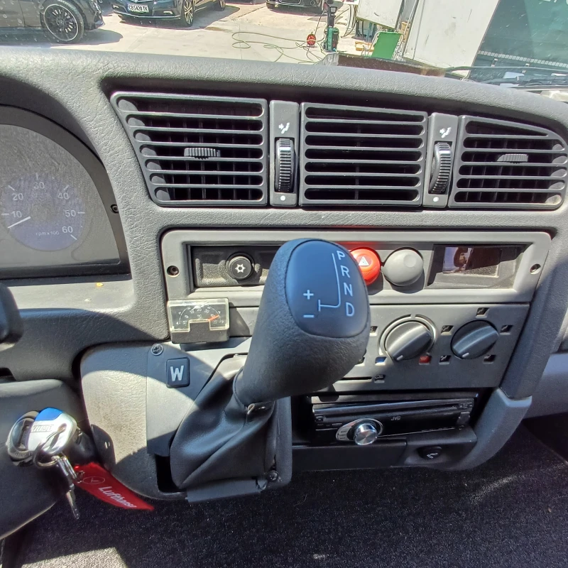 Кемпер LMC Автоматик , снимка 14 - Каравани и кемпери - 51190160