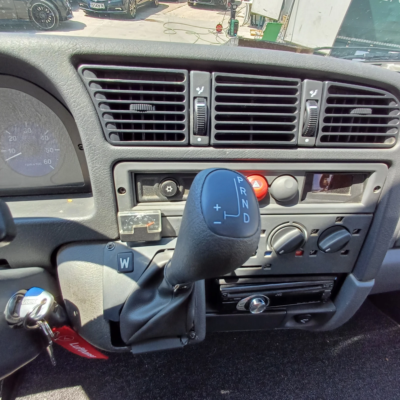  LMC   | Mobile.bg   14