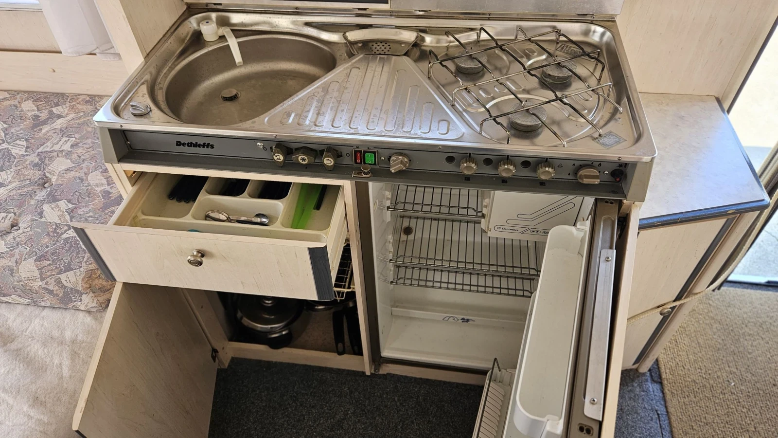 Каравана Dethleffs ТОП, снимка 7 - Каравани и кемпери - 54329753