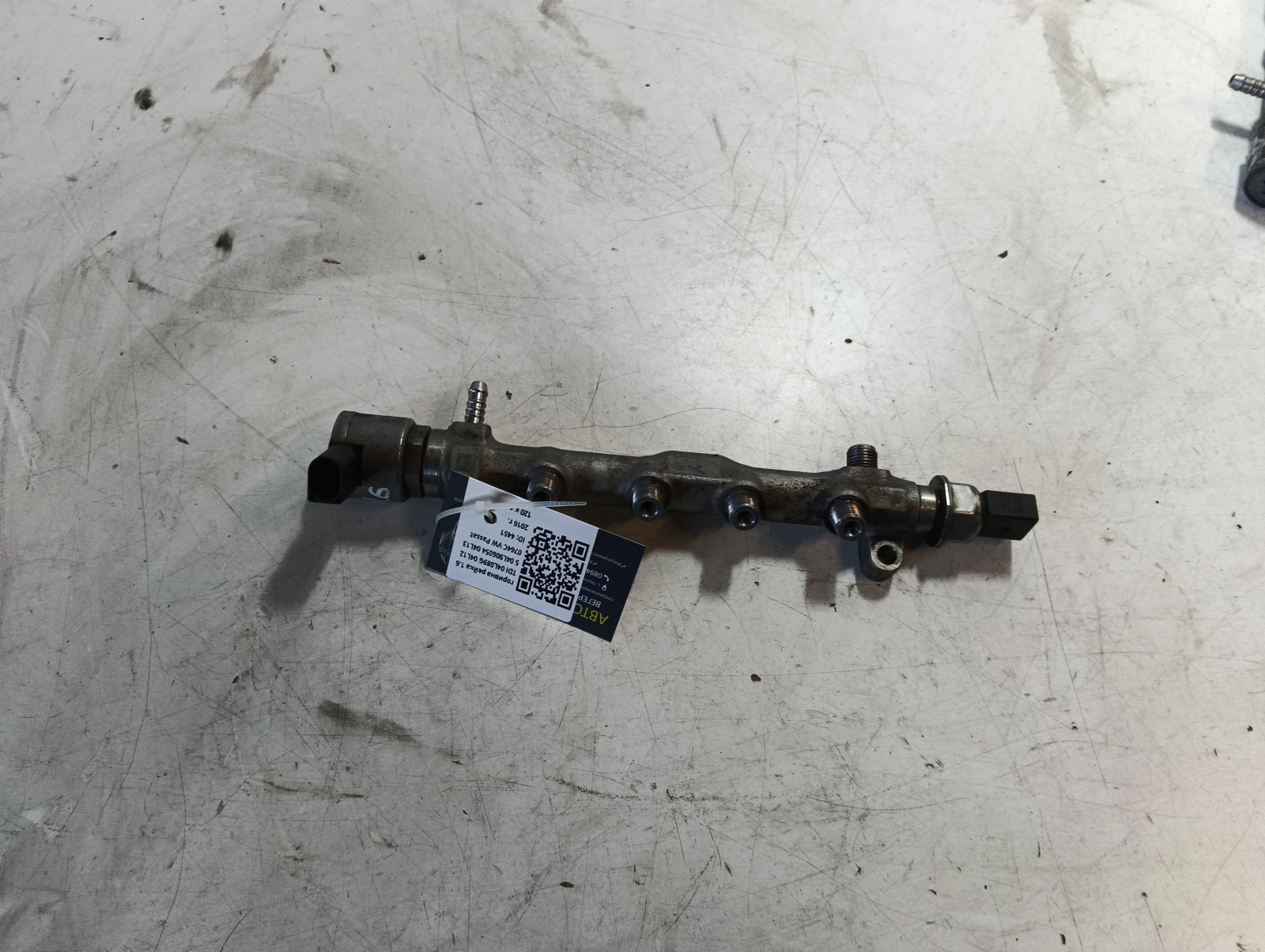 горивна рейка 1.6 TDI 04L089G 04L125 04L906054 04L130764C VW Passat
