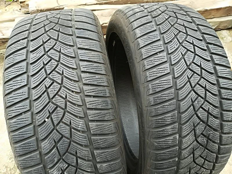 Гуми Зимни 225/50R17, снимка 1 - Гуми и джанти - 23080297