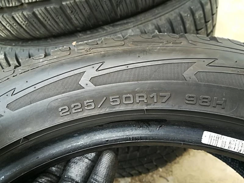 Гуми Зимни 225/50R17, снимка 5 - Гуми и джанти - 23080297