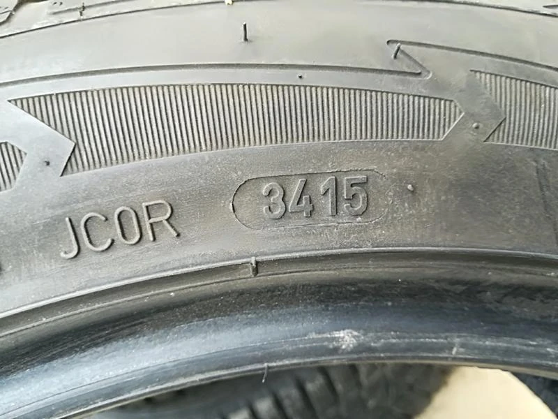 Гуми Зимни 225/50R17, снимка 6 - Гуми и джанти - 23080297