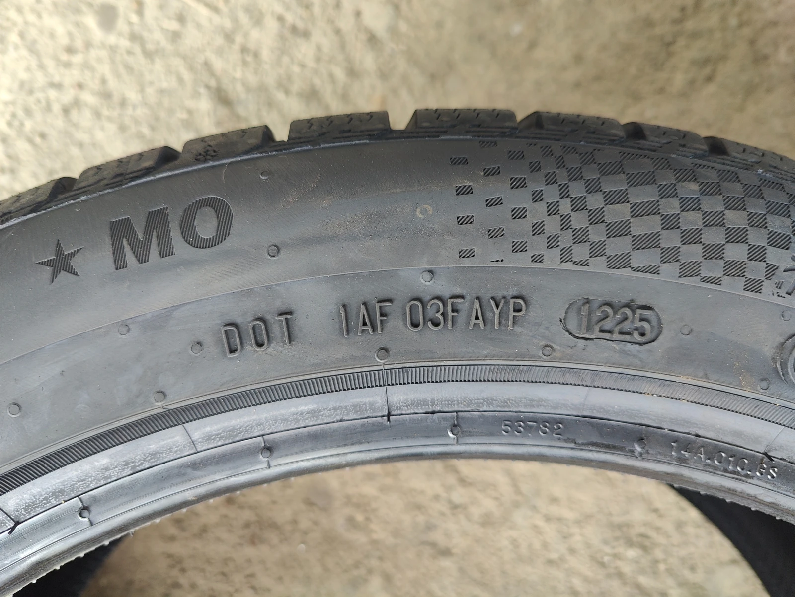 Гуми Зимни 245/45R19, снимка 11 - Гуми и джанти - 56069745
