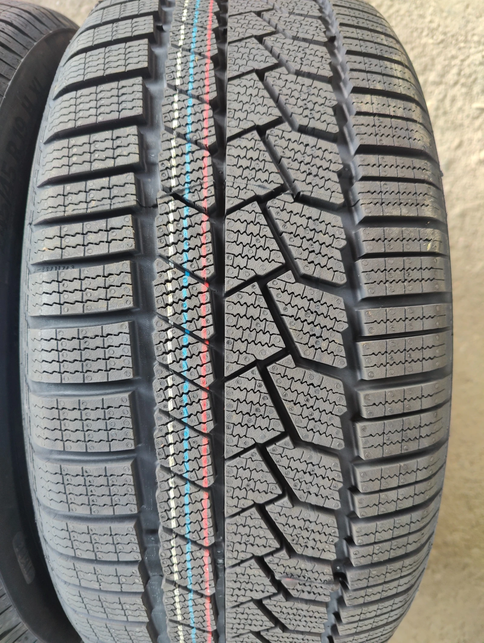 Гуми Зимни 245/45R19, снимка 6 - Гуми и джанти - 56069745