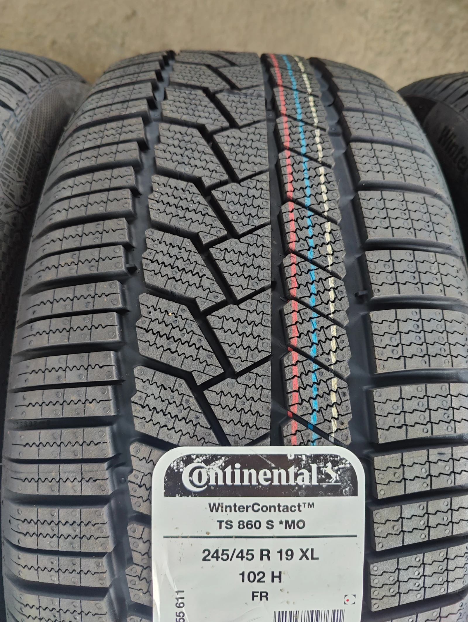 Гуми Зимни 245/45R19, снимка 5 - Гуми и джанти - 56069745