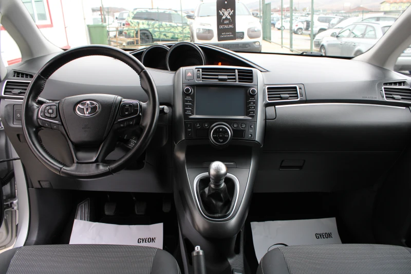 Toyota Verso 1.6 Бензин, снимка 10 - Автомобили и джипове - 47992150