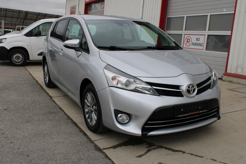 Toyota Verso 1.6 Бензин, снимка 3 - Автомобили и джипове - 47992150