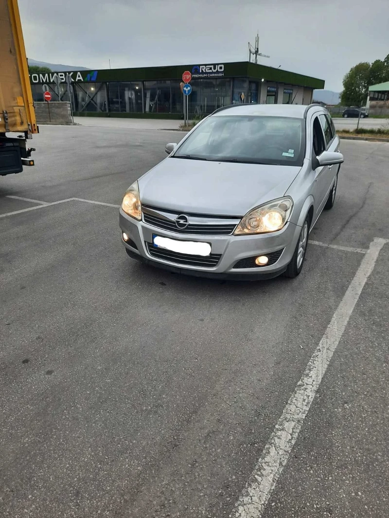 Opel Astra, снимка 1 - Автомобили и джипове - 48355935