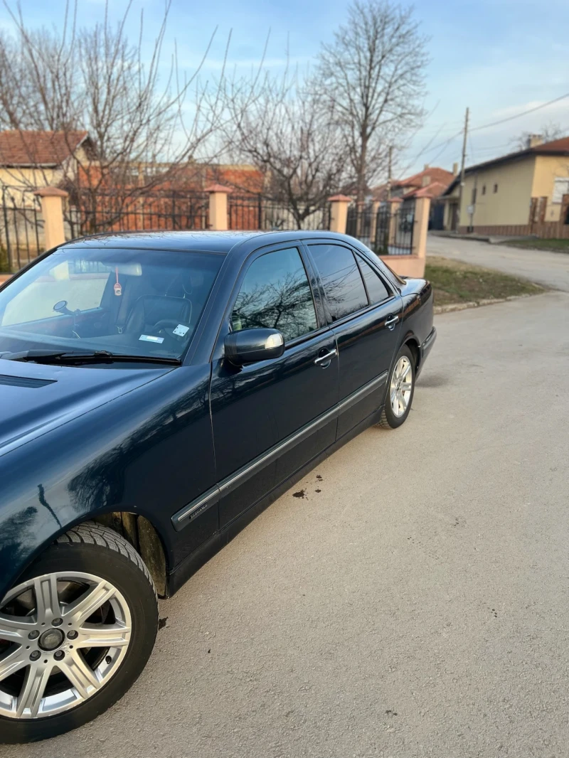 Mercedes-Benz E 270 2.7, снимка 17 - Автомобили и джипове - 49131949