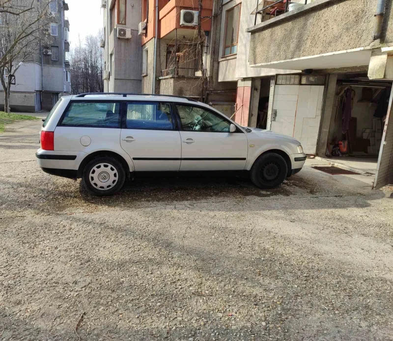 VW Passat, снимка 4 - Автомобили и джипове - 49178276