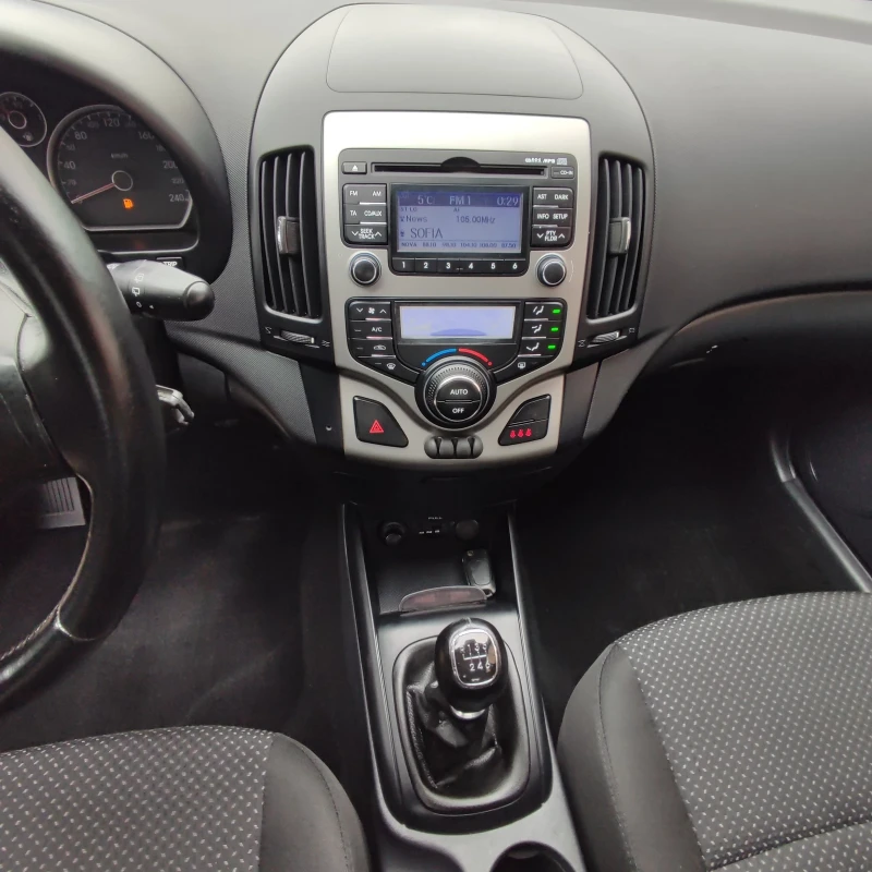Hyundai I30 1.6* CRDI* KLIMATRONIK* FACE* 90ks* , снимка 9 - Автомобили и джипове - 51935014