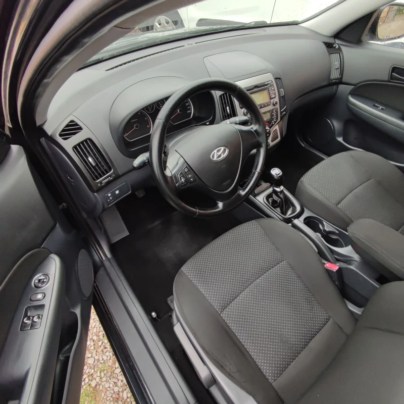 Hyundai I30 1.6* CRDI* KLIMATRONIK* FACE* 90ks* , снимка 8 - Автомобили и джипове - 51935014