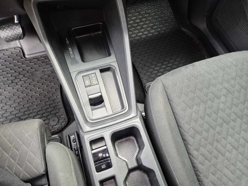 VW Caddy Maxi 6+ 1, снимка 12 - Автомобили и джипове - 52042649