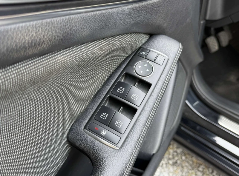 Mercedes-Benz A 180 Sport, снимка 8 - Автомобили и джипове - 53313346